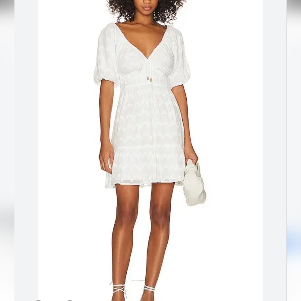 MINKPINK White patterned V-Neck Mini Dress with tired  bottom XS great condition